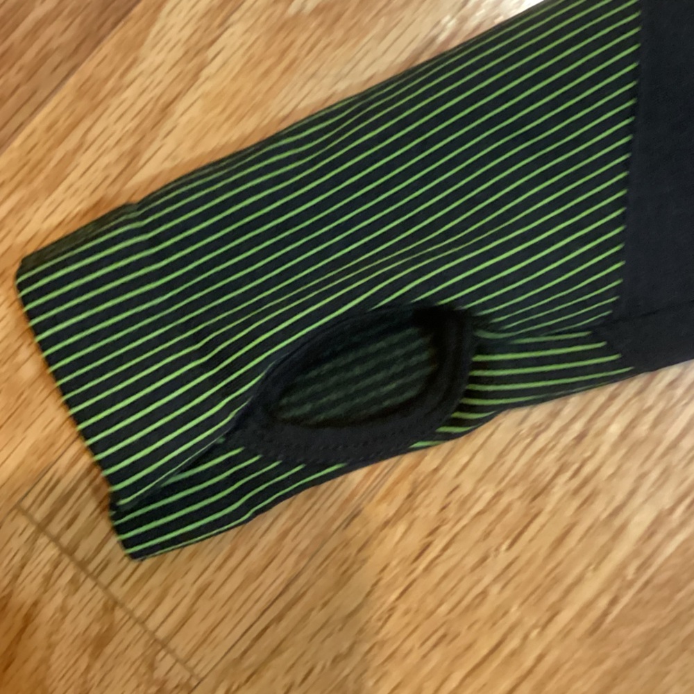 Stylish Black and Green Cropped Jacket and leggings - Picture 2 of 8